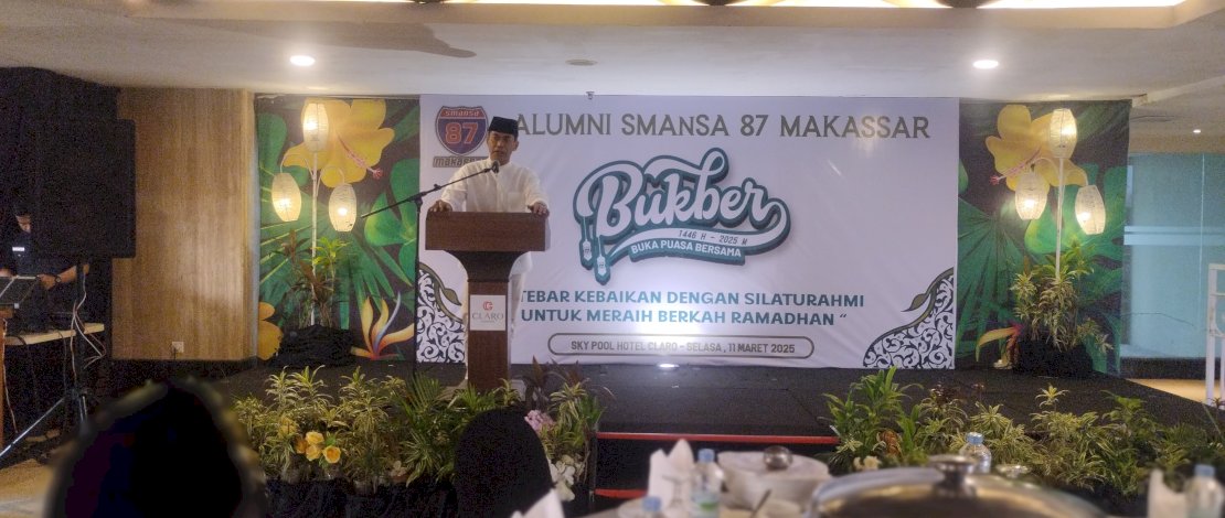 Irjen Pol Andi Rian R Djajadi berbuka puasa bersama para teman masa SMAnya di Hotel Claro Makassar, Kota Makassar, Selasa, 11 Maret 2025. Irjen Pol Andi Rian R Djajadi berbuka puasa bersama para teman masa SMAnya di Hotel Claro Makassar, Kota Makassar, Selasa, 11 Maret 2025.