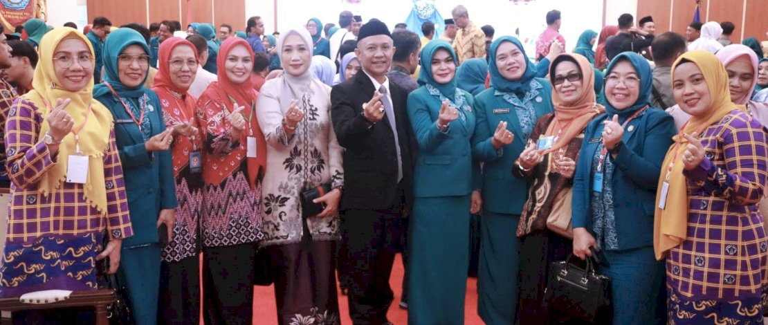 Tri Yanti Rahmawati Natsir resmi dilantik sebagai Ketua Tim Penggerak Pemberdayaan dan Kesejahteraan Keluarga (TP PKK) Kabupaten Kepulauan Selayar masa bakti 2025 - 2030. Tri Yanti Rahmawati Natsir resmi dilantik sebagai Ketua Tim Penggerak Pemberdayaan dan Kesejahteraan Keluarga (TP PKK) Kabupaten Kepulauan Selayar masa bakti 2025 - 2030.