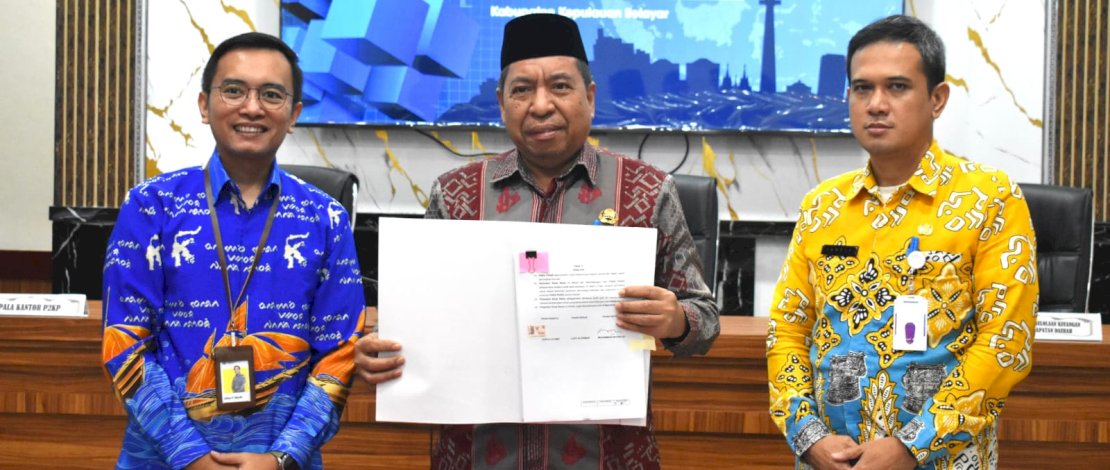 Penandatanganan Perjanjian Kerja Sama OP4D dilakukan secara daring oleh Wakil Bupati Kepulauan Selayar Muhtar, di Ruang Rapat Pimpinan Kantor Bupati, Rabu, 12 Maret 2025. Penandatanganan Perjanjian Kerja Sama OP4D dilakukan secara daring oleh Wakil Bupati Kepulauan Selayar Muhtar, di Ruang Rapat Pimpinan Kantor Bupati, Rabu, 12 Maret 2025.