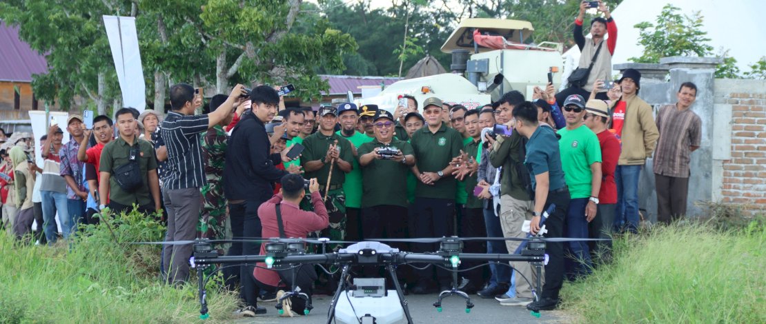 Perdana di Takalar, Bupati Takalar Perkenalkan Drone Sprayer sebagai Transformasi Pertanian Modern 