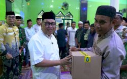 Safari Ramadan di Masjid Nurul Rahman Topejawa, Bupati Takalar Daeng Manye Beri Bantuan Dana Hibah Masjid 