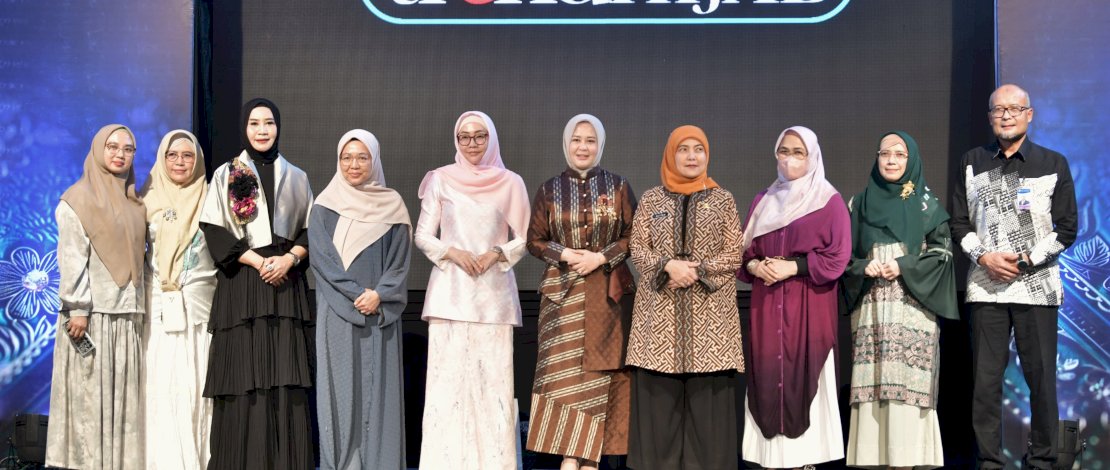 Wakil Gubernur Sulsel Fatmawati Rusdi menghadiri Trend Hijab Ekspo 2025 di Hotel Claro Makassar, Jumat, 14 Maret 2025.