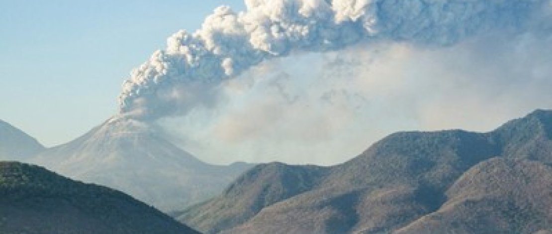 Gunung Lewotobi Laki-laki Meletus, Semburkan Vulkanik Setinggi 2,5 Kilometer