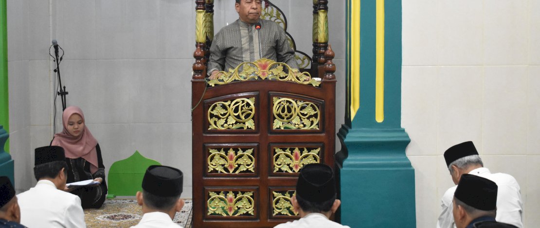 Pengurus Masjid Besar Babul Khaer Kecamatan Benteng Kabupaten Kepulauan Selayar memperingati Nuzulul Qur'an bertepatan dengan 17 Ramadan 1446 H, Minggu malam, 16 Maret 2025.