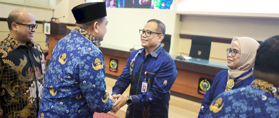 Wali Kota Makassar Munafri Arifuddin menghadiri pengukuhan Kepala Otoritas Jasa Keuangan (OJK) Provinsi Sulawesi Selatan dan Sulawesi Barat (Sulselbar), di Ruang Rapat Pimpinan Kantor Gubernur Sulsel, Senin, 17 Maret 2025.