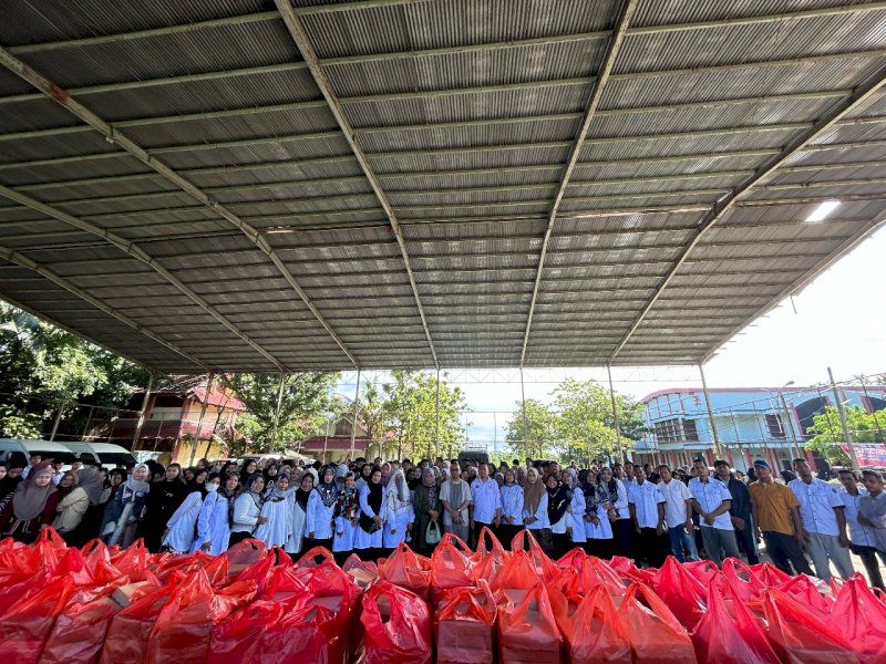 Raih Berkah di Bulan Suci Ramadan, PPLPI Polipangkep Bagikan Ratusan Nasi Kotak kepada Mahasiswa