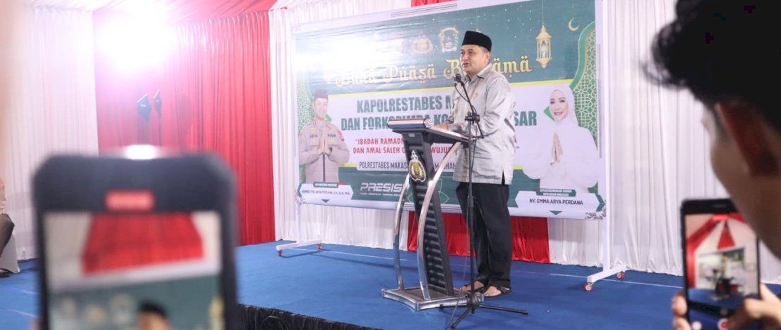 Wali Kota Makassar, Munafri Arifuddin, menghadiri acara buka puasa bersama yang digelar Polrestabes Makassar bersama Forkopimda Kota Makassar di Kantor Polrestabes Makassar, Kamis, 20 Maret 2025.
Wali Kota Makassar, Munafri Arifuddin, menghadiri acara buka puasa bersama yang digelar Polrestabes Makassar bersama Forkopimda Kota Makassar di Kantor Polrestabes Makassar, Kamis, 20 Maret 2025.