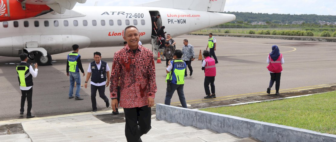 Bupati Kepulauan Selayar Natsir Ali sukses kembali mengajak salah satu maskapai ternama di Tanah Air membuka penerbangan rute Makasar (UPG) - Selayar (SLY) dan sebaliknya.