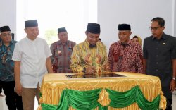 Didampingi Bupati dan Wabup, Gubernur Sulsel Resmikan Masjid Rahmatan Lil Alamin Kepulauan Selayar