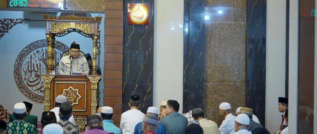 Wali Kota Makassar Tarawih Bersama Warga, Ingatkan Keutamaan 10 Malam Terakhir Ramadan