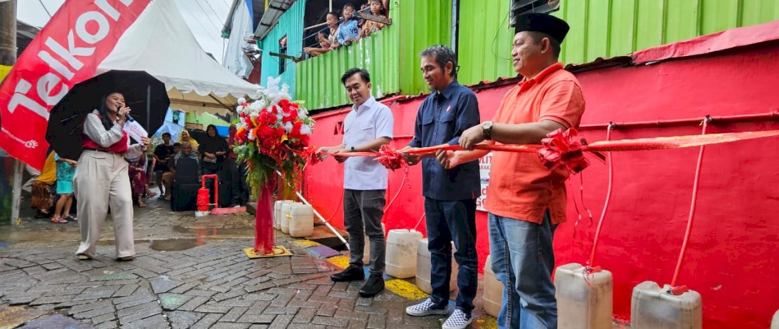 Telkomsel dan RANS Entertainment Serahkan Bantuan Perbaikan Fasilitas Air Bersih di Tallo Makassar