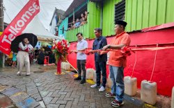 Telkomsel dan RANS Entertainment Serahkan Bantuan Perbaikan Fasilitas Air Bersih di Tallo Makassar