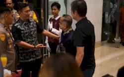 Penuh Keakraban, Anggiat Sinaga Sambut Irjen Rusdi Hartono di Claro Makassar