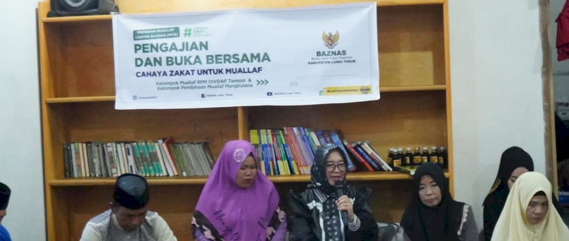Puspawati Husler saat menghadiri pengajian dan buka puasa bersama yang dilaksanakan Rumah Pembinaan Mualaf (RPM) DIVDAF, Desa Mandiri, Kecamatan Tomoni, Sabtu, 22 Maret 2025.
