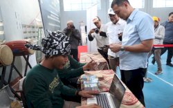 Plh Sekda Makassar - Kepala BI Sulsel Buka Layanan Penukaran Uang dan Pasar Murah di Pulau Lae-lae