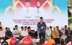 Pemkot Makassar Salurkan 7.640 Paket Sembako untuk Petugas Kebersihan, Linmas, Hingga Marbot Masjid