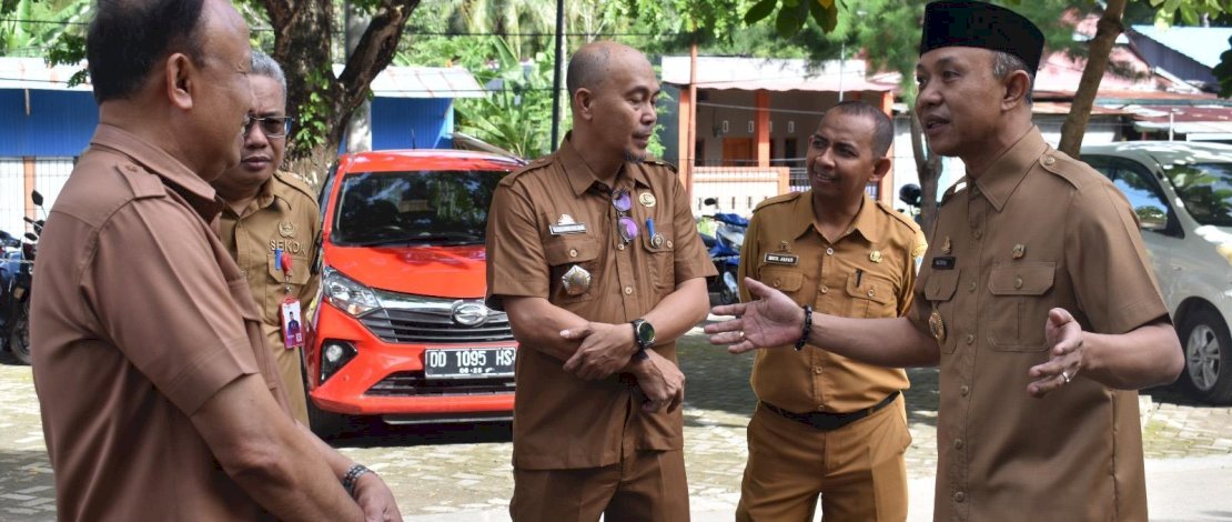 Bupati Kepulauan Selayar Muhammad Natsir Ali melakukan kunjungan ke Rumah Sakit Umum Daerah KH Hayyung, Senin, 24 Maret 2025.