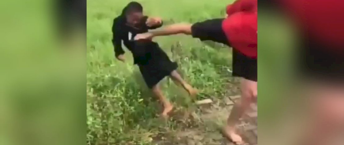 Polres Takalar akhirnya menetapkan dua orang sebagai tersangka atas penganiayaan anak dibawah umur, yang ditendang hingga terlempar ke sawah.