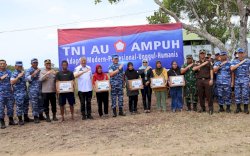Bupati Pinrang Dampingi Komandan Lanud Sultan Hasanuddin Kunjungan Lapangan di Malimpung