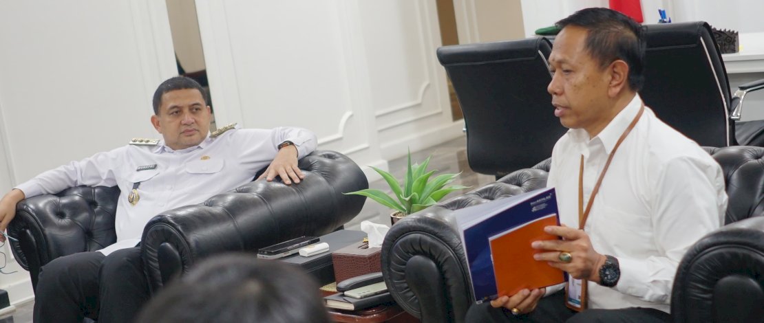 Wali Kota Makassar, Munafri Arifuddin, menerima audiensi Kepala Badan Pusat Statistik (BPS) Kota Makassar, Abdul Hafid, di Ruang Rapat Wali Kota, Rabu, 26 Maret 2025.
Wali Kota Makassar, Munafri Arifuddin, menerima audiensi Kepala Badan Pusat Statistik (BPS) Kota Makassar, Abdul Hafid, di Ruang Rapat Wali Kota, Rabu, 26 Maret 2025.