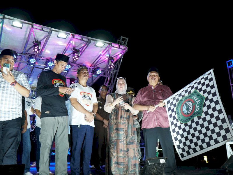 Tebarkan Syiar Agama, Bupati Takalar Daeng Manye Lepas Sahur On The Road