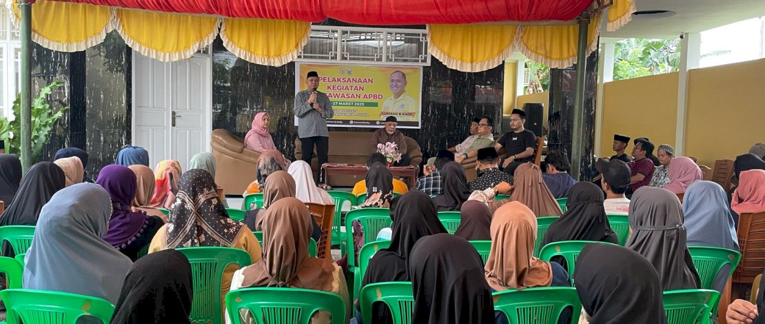 PENGAWASAN APBD - Anggota DPRD Sulsel Lukman B Kady saat menyampaikan pentingnya pengawasan penggunaan APBD, di Desa Pallantikang, Kecamatan Pattallassang, Gowa. PENGAWASAN APBD - Anggota DPRD Sulsel Lukman B Kady saat menyampaikan pentingnya pengawasan penggunaan APBD, di Desa Pallantikang, Kecamatan Pattallassang, Gowa.