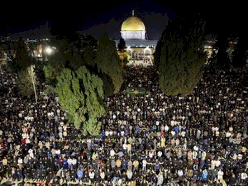 180.000 Jemaah Padati Masjid Al Aqsa di Tengah Pembatasan Ketat Israel 