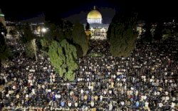 180.000 Jemaah Padati Masjid Al Aqsa di Tengah Pembatasan Ketat Israel 