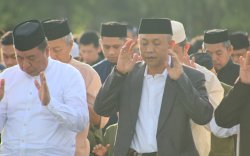 Bupati dan Wabup Kepulauan Selayar Salat Idulfitri  Bersama Masyarakat di Lapangan Pemuda