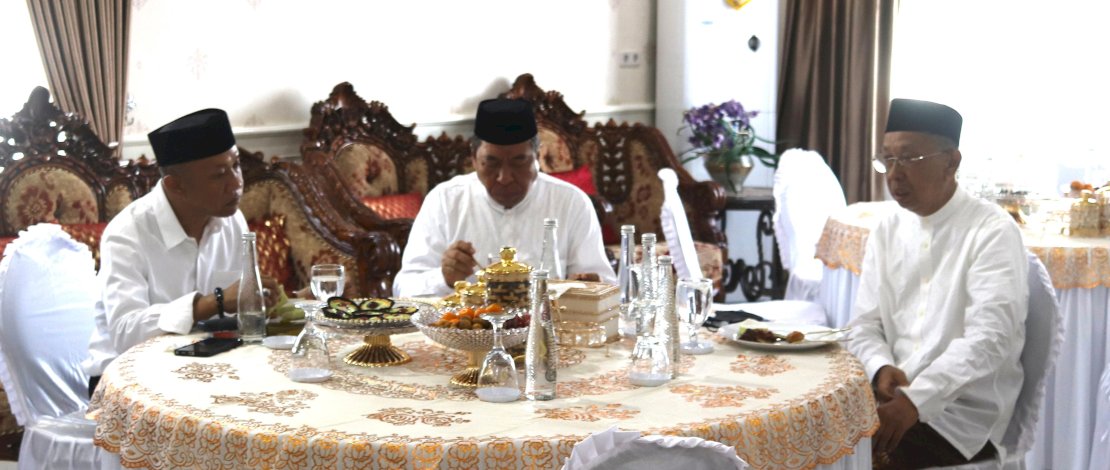 Bupati Kepulauan Selayar, Muhammad Natsir Ali menggelar Open House Lebaran Idulfitri di rumah dinasnya, Senin, 31 Maret 2025.