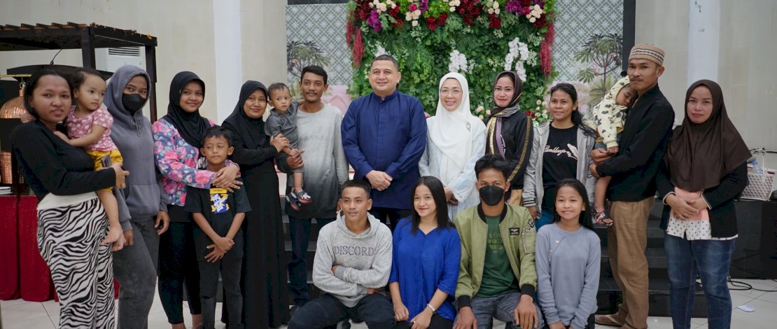 Wali Kota dan Ketua TP PKK Makassar Sambut Masyarakat di Halal Bihalal Rumah Jabatan