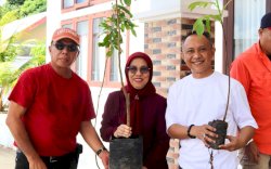 Momentum Lebaran, Bupati Natsir Ali Terima Kunjungan dan Bantuan Bibit Unggul dari Bupati Andi Utta