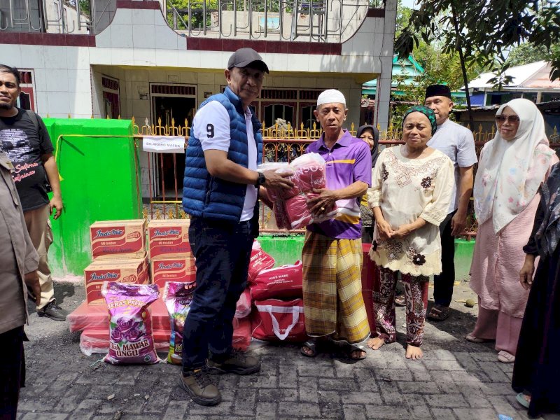 Dinsos Sulsel Salurkan Bantuan untuk Korban Kebakaran di Pulau Barrang Lompo Makassar