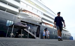 Bawa 177 Wisatawan, Kapal Pesiar Mewah Scenic Eclipse II Sandar di Pelabuhan Makassar