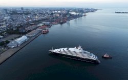 FOTO: 177 Wisatawan dari Kapal Pesiar Mewah Scenic Eclipse II Sandar di Pelabuhan Makassar