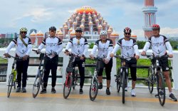 Kembalikan Kebugaran Setelah Libur Lebaran, Kabag Ops Brimob Polda Sulsel Pilih Gowes Bersama