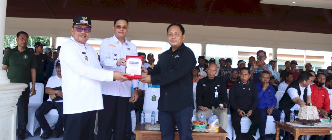 Ribuan Petani se Kabupaten Takalar memadati Alun-alun Kota Takalar dalam rangka Temu Tani Akbar Takalar yang digelar oleh Pemerintah Daerah Kabupaten Takalar.