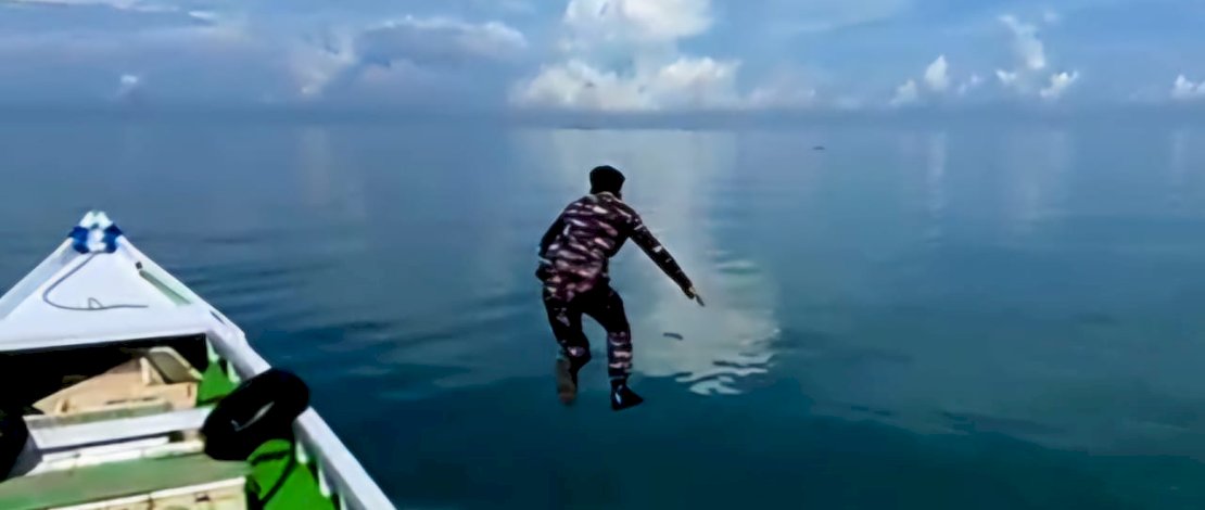 Dalam Perjalanan Mudik, Prajurit TNI AL Selamatkan Nelayan yang Terombang-ambing di Laut 