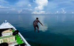 Dalam Perjalanan Mudik, Prajurit TNI AL Selamatkan Nelayan yang Terombang-ambing di Laut 