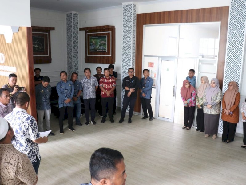 Sidak Kantor Dinas PUPR, Bupati Irwan Bachri Syam Geram Tak Ada Petugas di Bagian Pelayanan 
