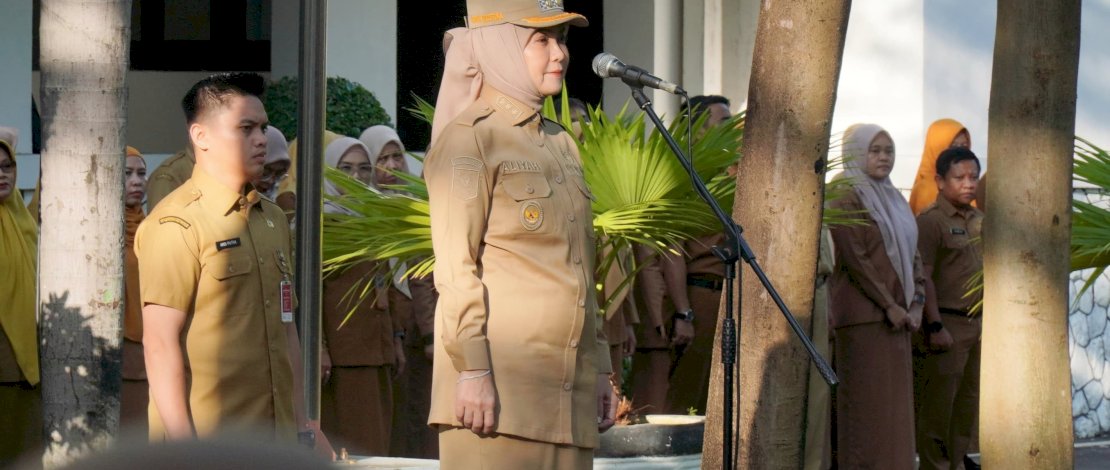 Wakil Wali Kota Makassar, Aliyah Mustika Ilham, memimpin apel pagi di halaman Balai Kota Makassar, Senin, 14 April 2025. 
