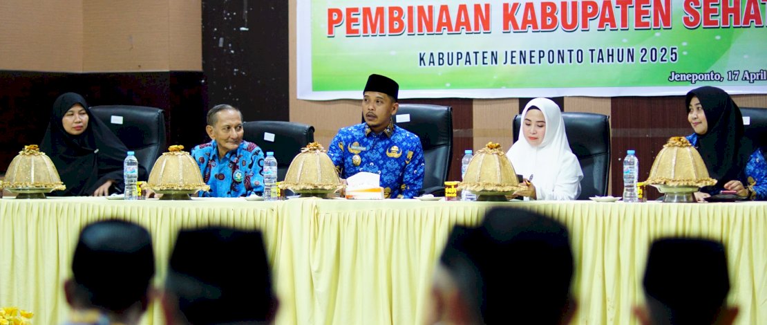 Pemerintah Kabupaten Jeneponto menggelar Rapat Koordinasi Pembinaan Kabupaten Sehat yang berlangsung di Ruang Kalabbirang Rumah Jabatan Bupati Jeneponto, Kamis, 17 April 2025. Pemerintah Kabupaten Jeneponto menggelar Rapat Koordinasi Pembinaan Kabupaten Sehat yang berlangsung di Ruang Kalabbirang Rumah Jabatan Bupati Jeneponto, Kamis, 17 April 2025.