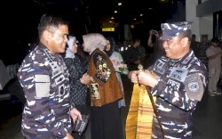 Danlantamal VI Sambut Kedatangan Kasal Saat Kunker di Makassar