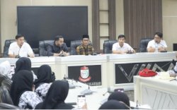 DPRD Makassar Terima Ratusan Guru Makassar Tuntut Pencairan Tunjangan Sertifikasi yang Terlambat
