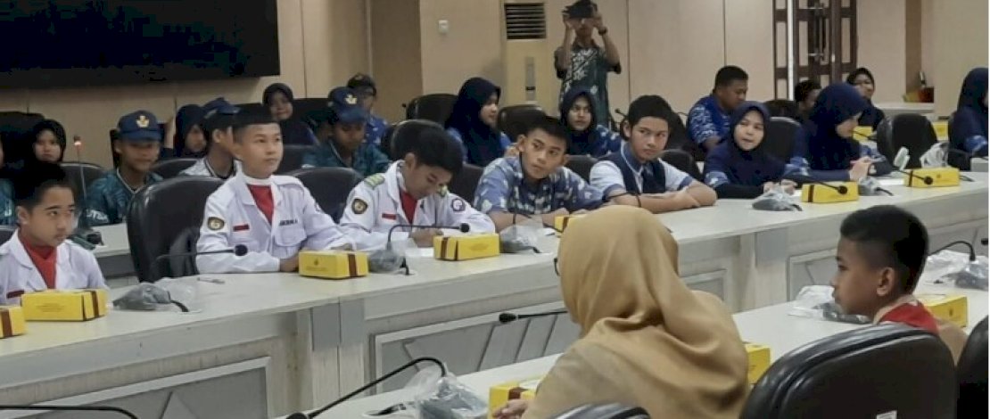 Siswa SMPN 48 Makassar Kunjungi DPRD Kota Makassar, Kenali Lebih Dekat Proses Legislasi