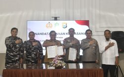 Perkuat Sinergi Maritim, Kasal Kunjungi Bupati Takalar dan Saksikan Penandatanganan Kesepakatan Strategis