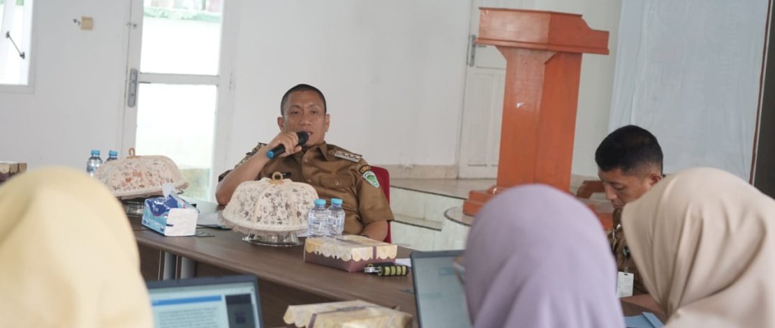 Bupati Luwu Timur, Irwan Bachri Syam memimpin langsung rapat Forum Kabupaten Sehat Tahun 2025, yang digelar di Gedung Sekretariat Forum Sehat, Senin, 21 April 2025.