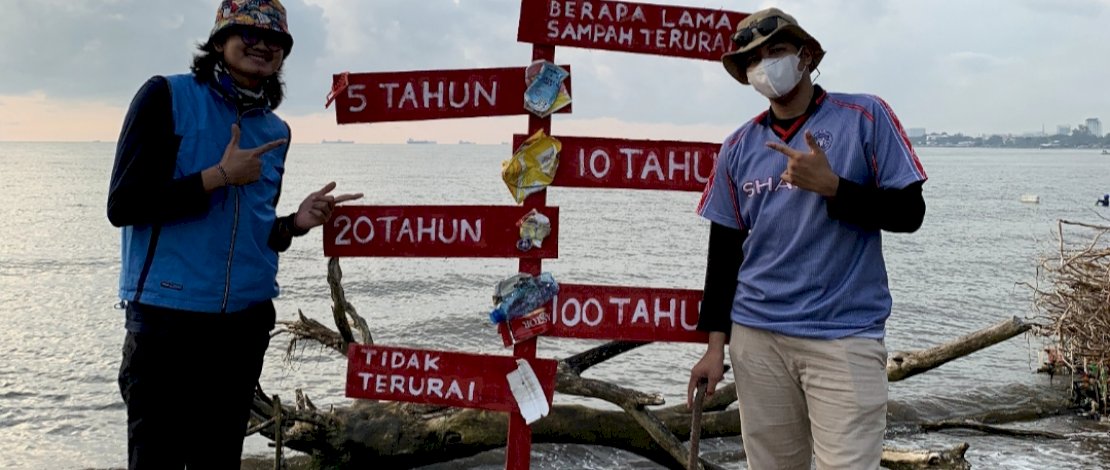Memperingati Hari Bumi yang jatuh pada 22 April, Modena bersama Marine Buddies WWF Makassar menggelar aksi bersih-bersih pantai di kawasan Pantai Tanjung Layar Putih, Makassar.