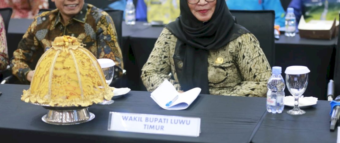 Wakil Bupati Luwu Timur, Puspawati Husler menghadiri High Level Meeting (HLM) dalam forum Dedicated Team Meeting Pinisi Sultan Tahun 2025, yang digelar di Ruang Pola Kantor Gubernur Sulsel, Selasa, 22 April 2025.
Wakil Bupati Luwu Timur, Puspawati Husler menghadiri High Level Meeting (HLM) dalam forum Dedicated Team Meeting Pinisi Sultan Tahun 2025, yang digelar di Ruang Pola Kantor Gubernur Sulsel, Selasa, 22 April 2025.