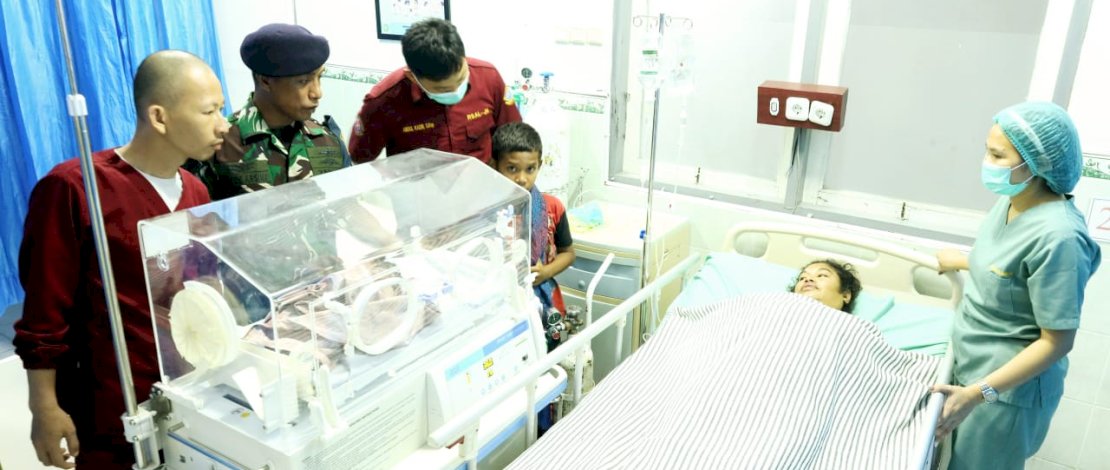 Aksi Heroik TNI AL Makassar Selamatkan Ibu Hamil Alami Pendarahan Hebat di Pelabuhan Aksi Heroik TNI AL Makassar Selamatkan Ibu Hamil Alami Pendarahan Hebat di Pelabuhan
